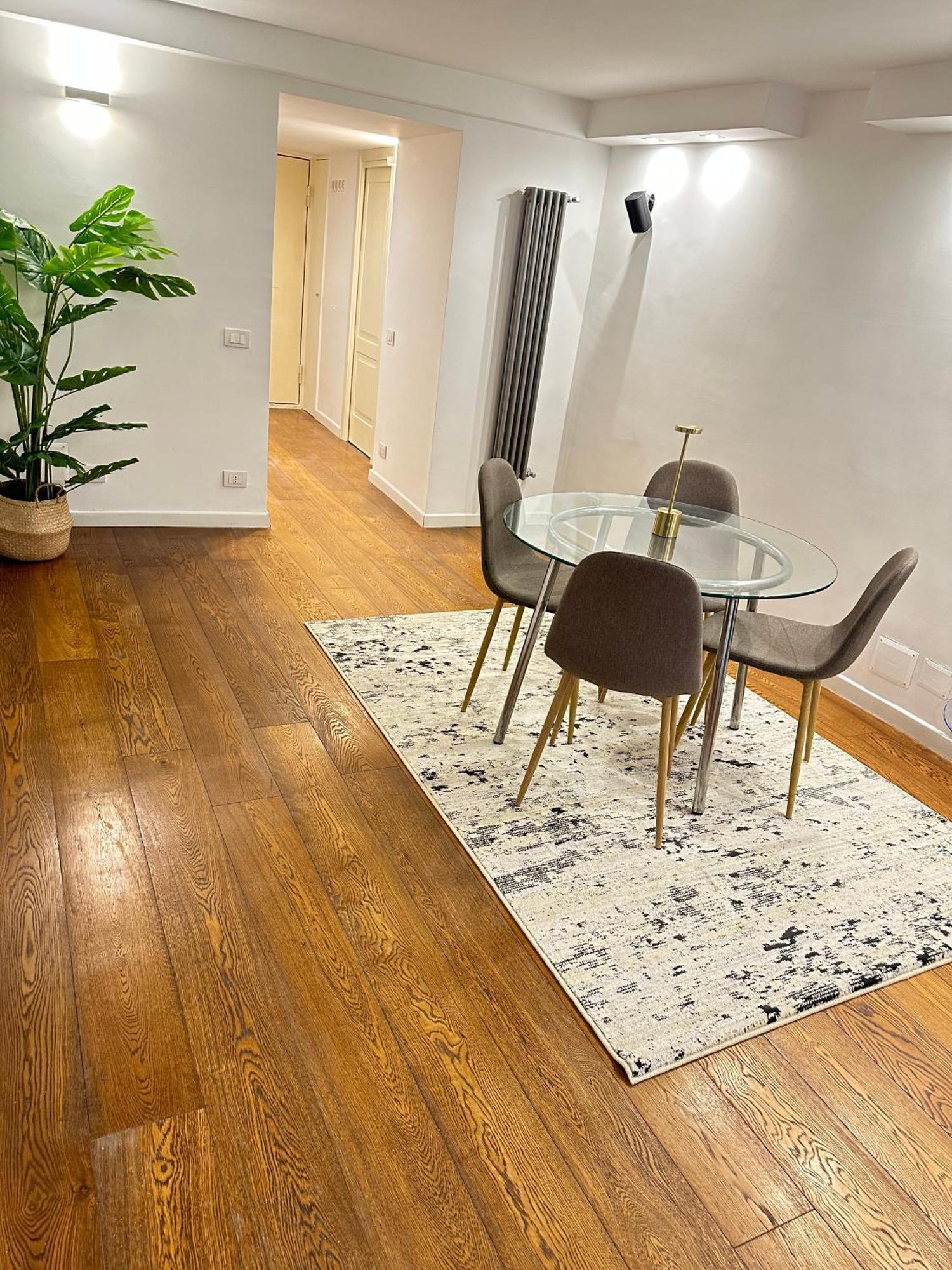 Apartment Secret *
